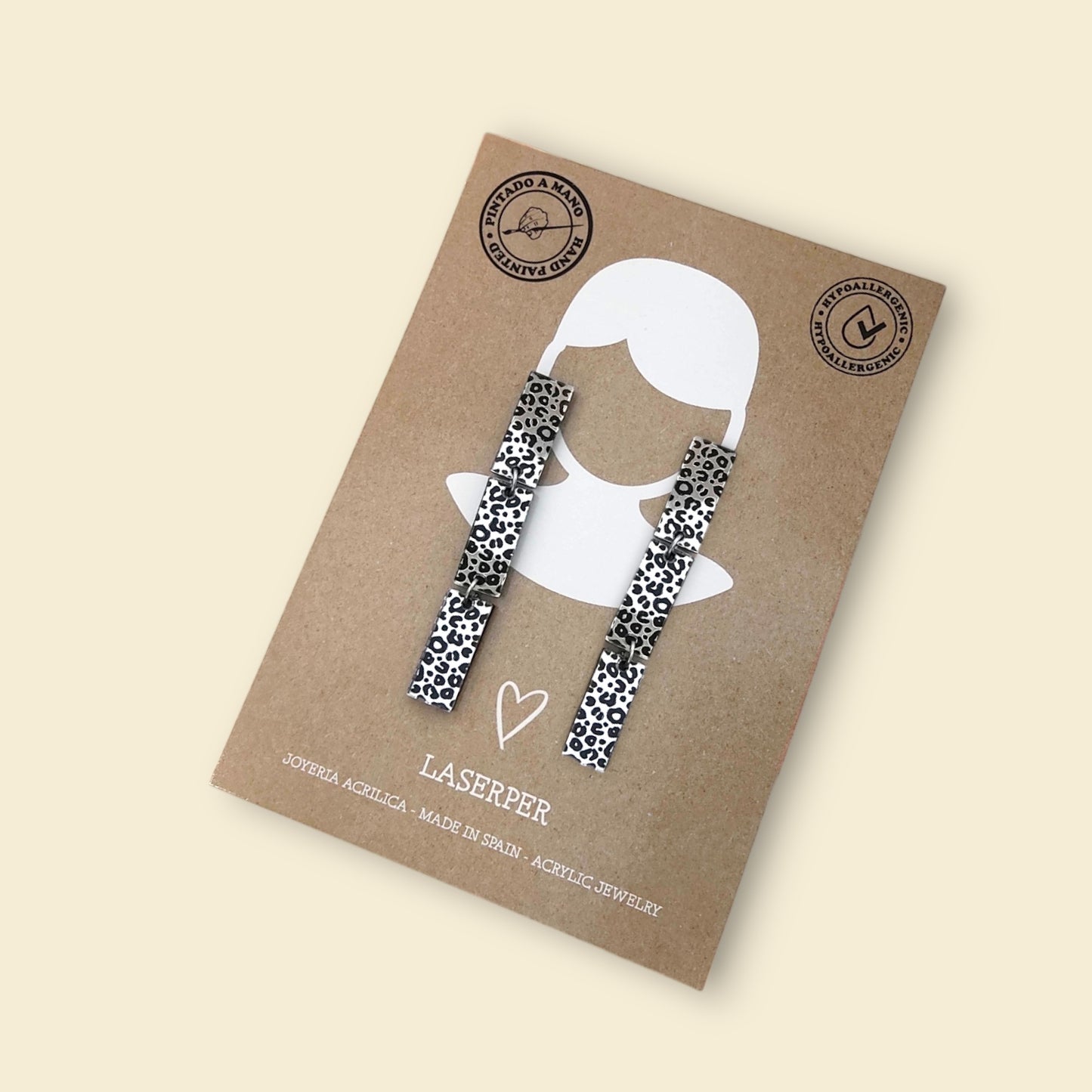 pendientes en sobre , hipoalergénicos y pintados a mano