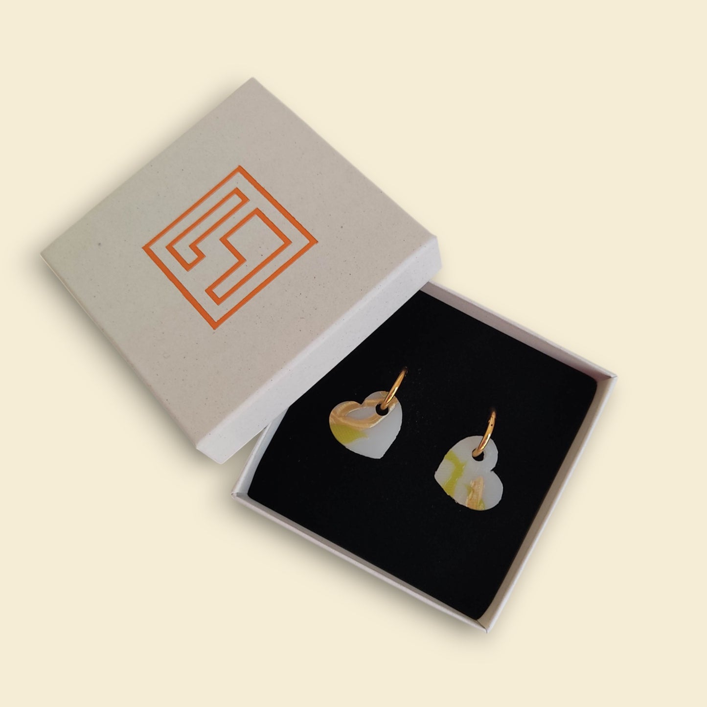 Plástico reciclado #016