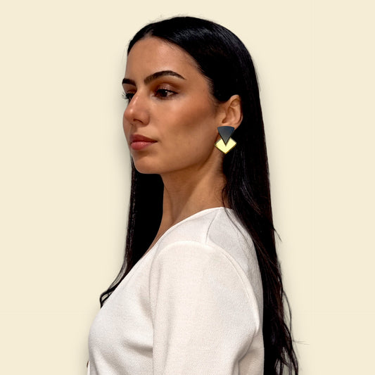 pendientes en color dorado, pendientes en negro y ro , pendientes de espejo, pendientes acrílicos , joyas contemporáneas pendientes originales, pendientes fabricados en españa