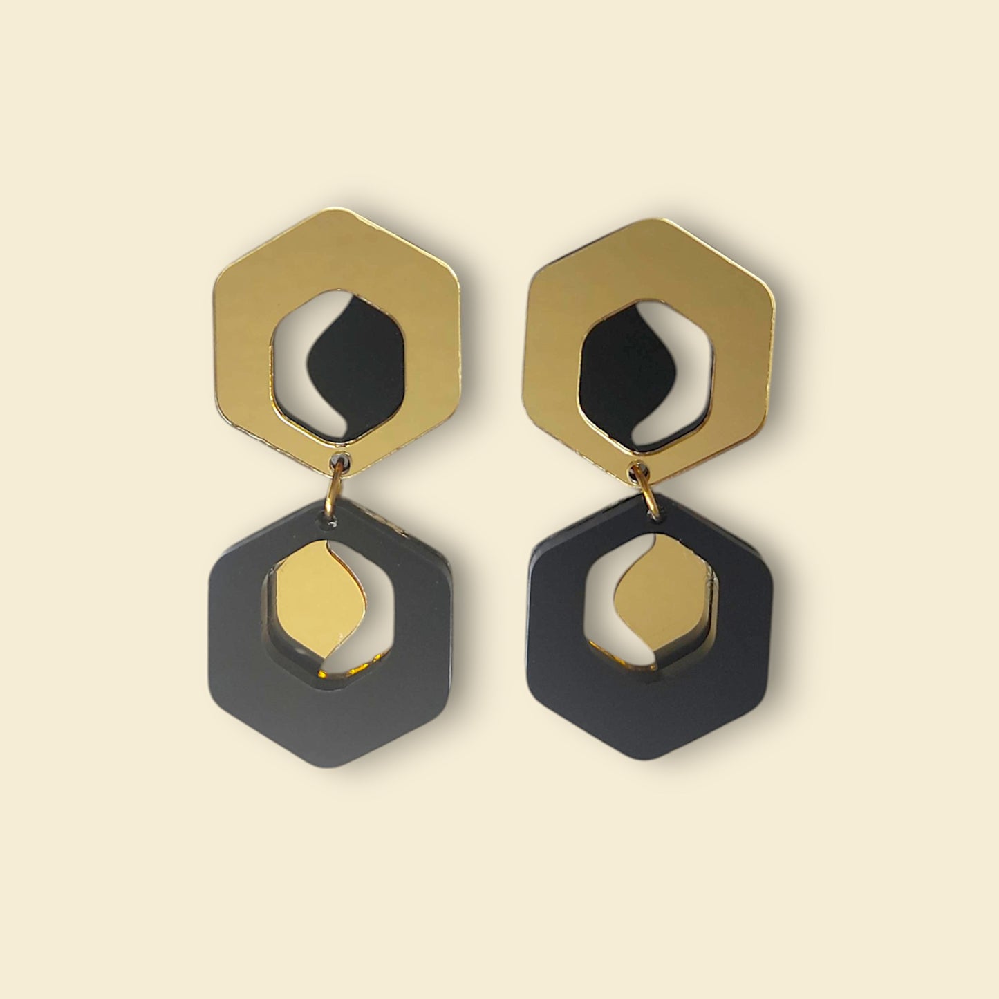 pendientes llamativos y grades en dorado y negro, pendientes ultraligeros, pendientes de fiesta, pendientes para boda, pendientes de invitada
