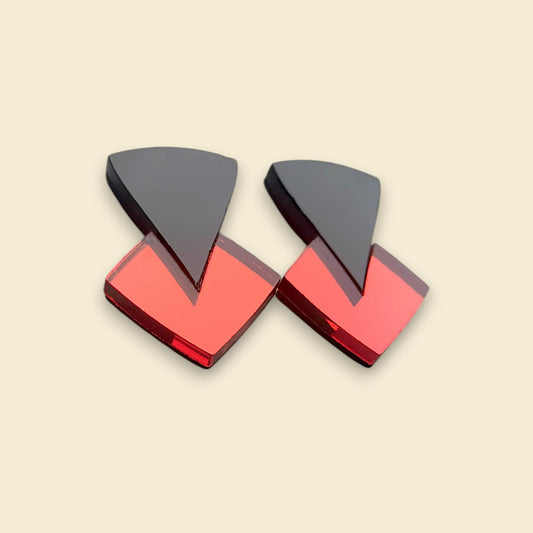 pendientes en color rojo, pendientes en negro y ojo , pendientes de espejo, pendientes acrílicos , joyas contemporáneas pendientes originales, pendientes fabricados en españa