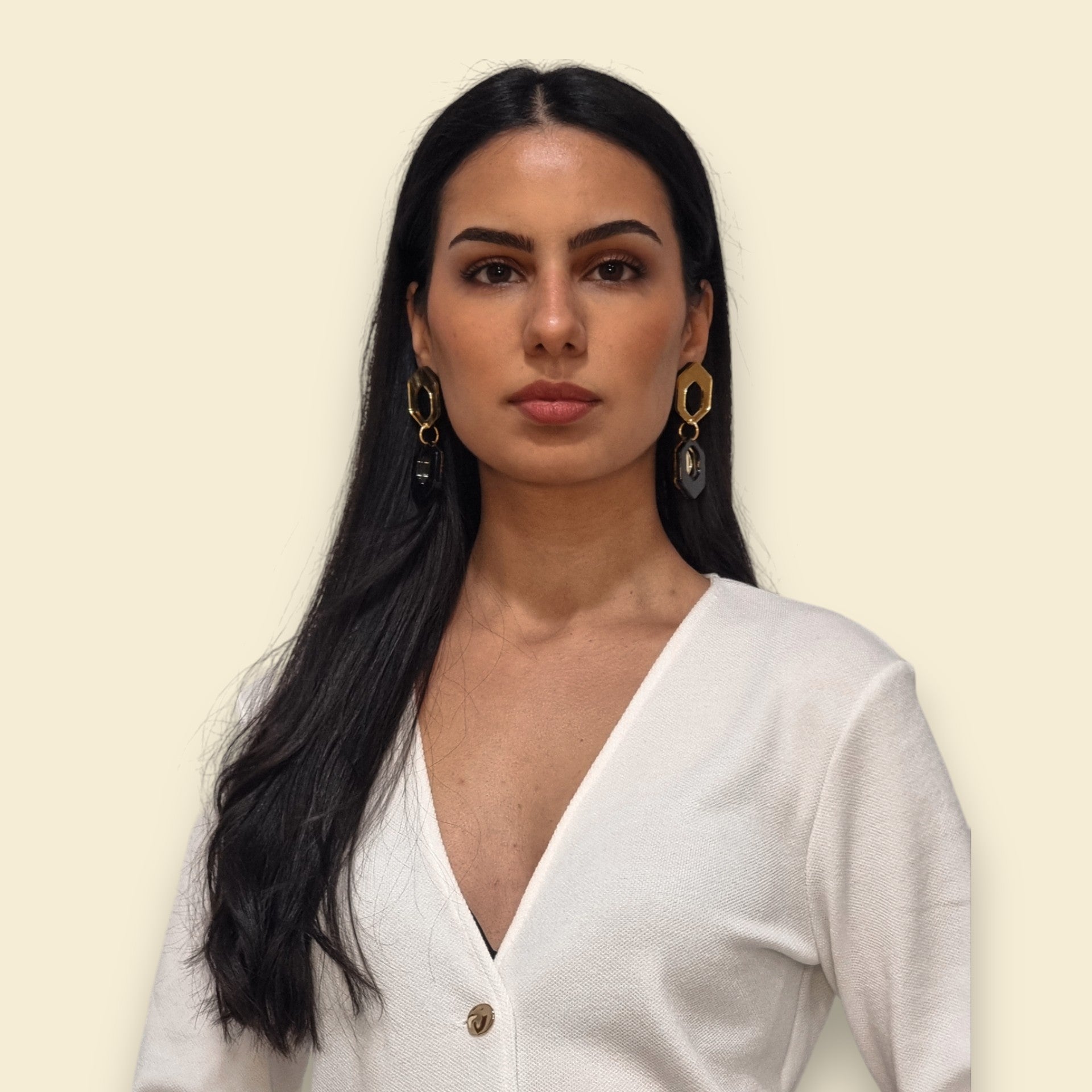 pendientes llamativos y grades en dorado y negro, pendientes ultraligeros, pendientes de fiesta, pendientes para boda, pendientes de invitada