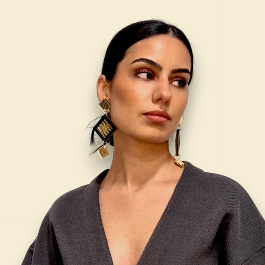 pendientes llamativos y grades en dorado y negro, pendientes ultraligeros, pendientes de fiesta, pendientes para boda, pendientes de invitada