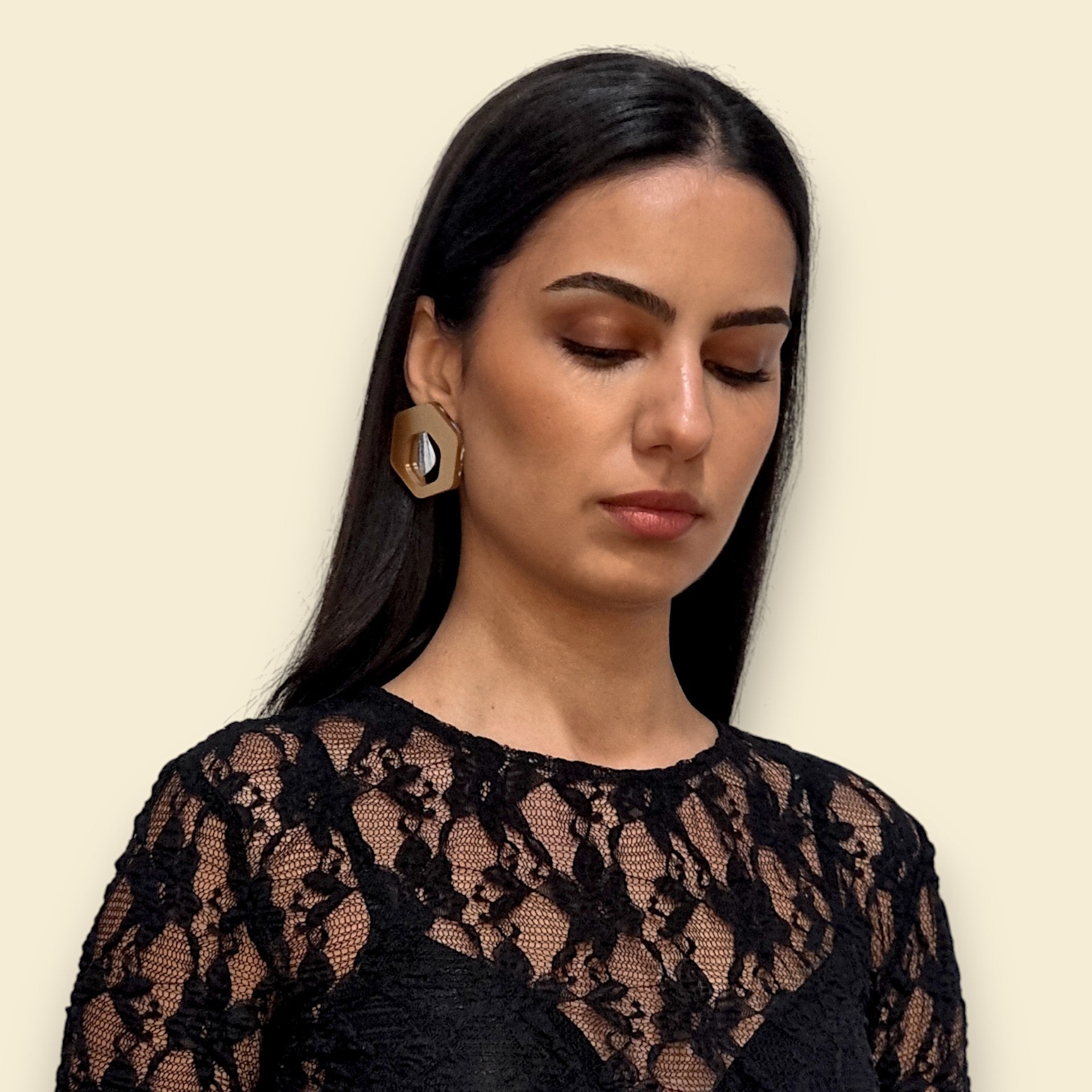 pendientes geometricos de laserper jyas, en dorado metalizado y plata
