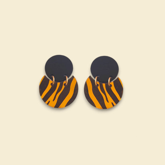 pendientes muy ligeros con estampado animal en negro y dorado